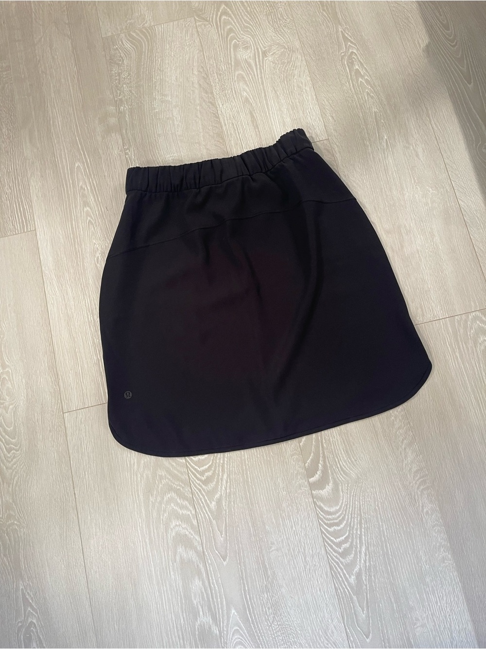 Lululemon On The Fly Skirt *Woven
Black size 8 - Picture 13 of 13